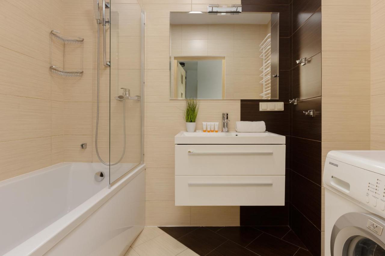Metro Targowek Spacious Apartment With Parking By Noclegi Renters 바르샤바 외부 사진