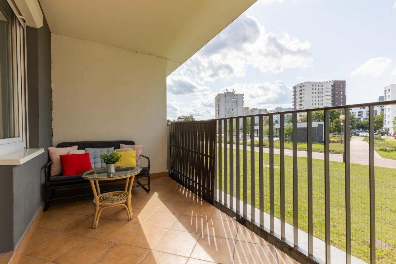 Metro Targowek Spacious Apartment With Parking By Noclegi Renters 바르샤바 외부 사진